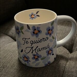Target Blue Floral 'Te Quiero Mamá' Mug